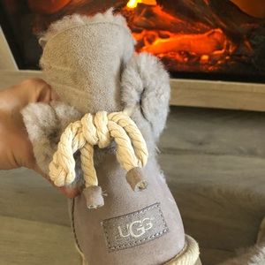 UGG - boots with rope tied bow